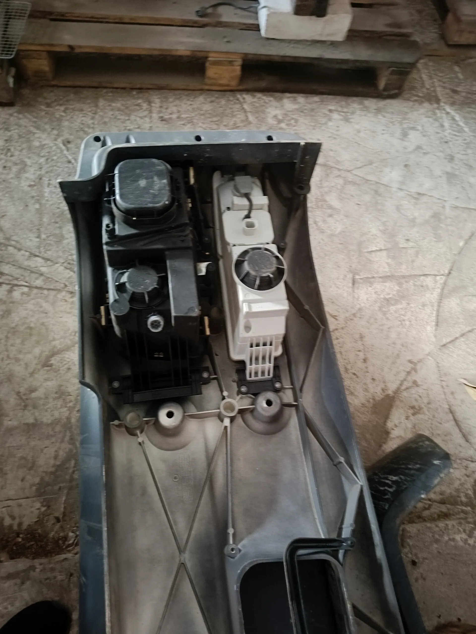 передний бампер с фарами и поворотниками MAN TGL