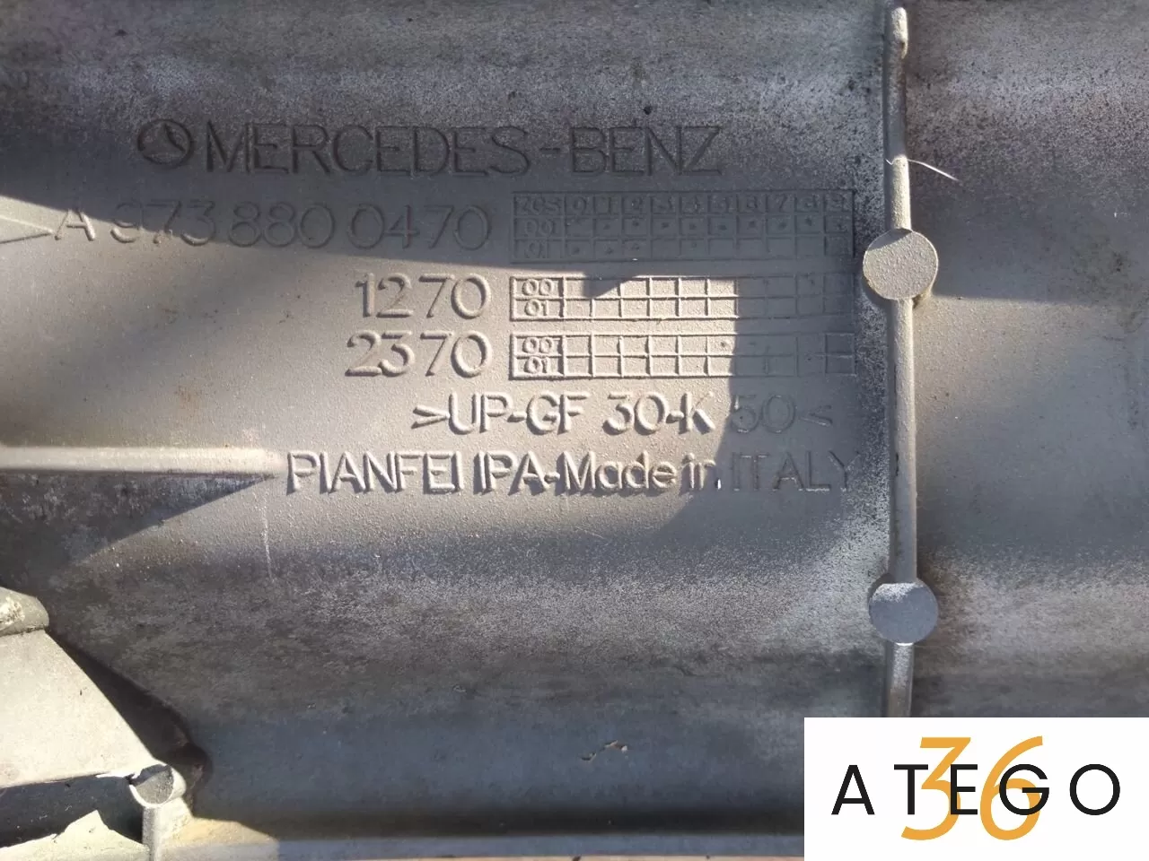 Правая/левая часть бампера Мерседес-Бенц Атего