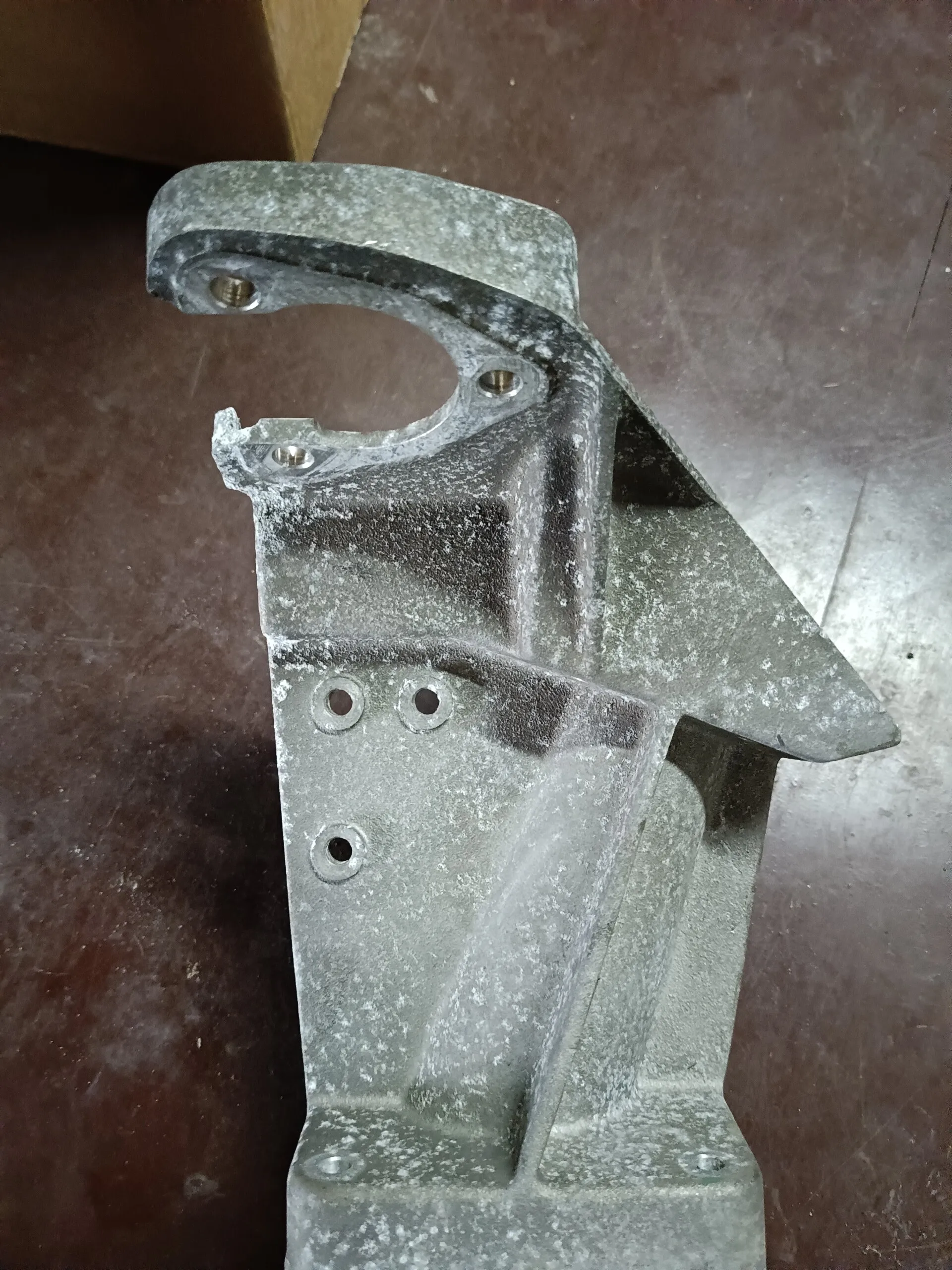 6684311340 держатель тормозного цилиндра