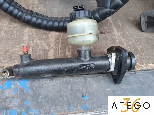 Главный тормозной цилиндр Mercedes — б/у, оригинал Mercedes-Benz