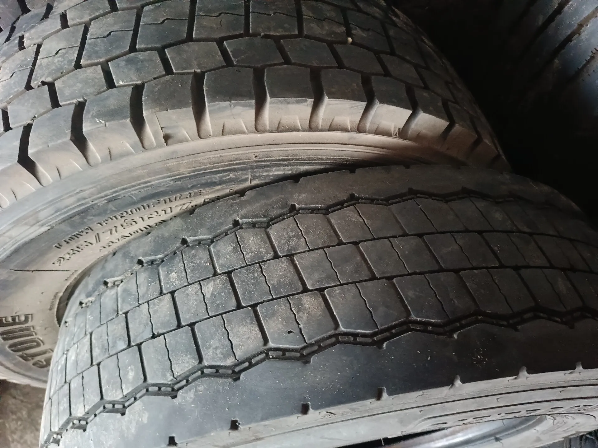 Резина 215/75*17,5 б/у 