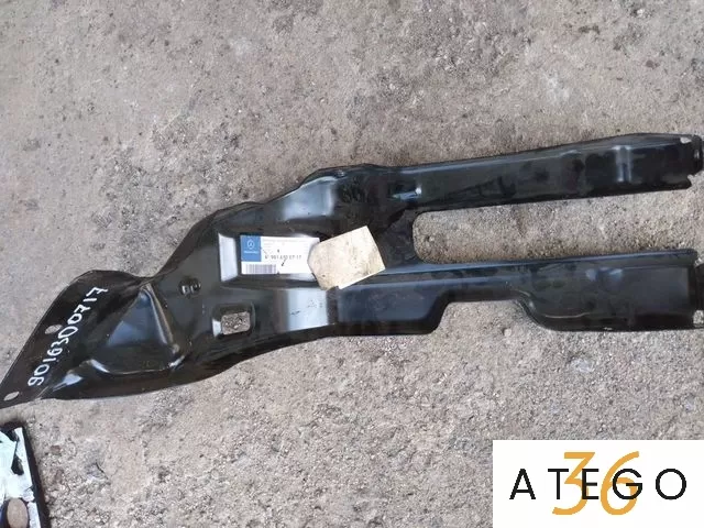 Кронштейн правого переднего крыла Мерседес Спринте