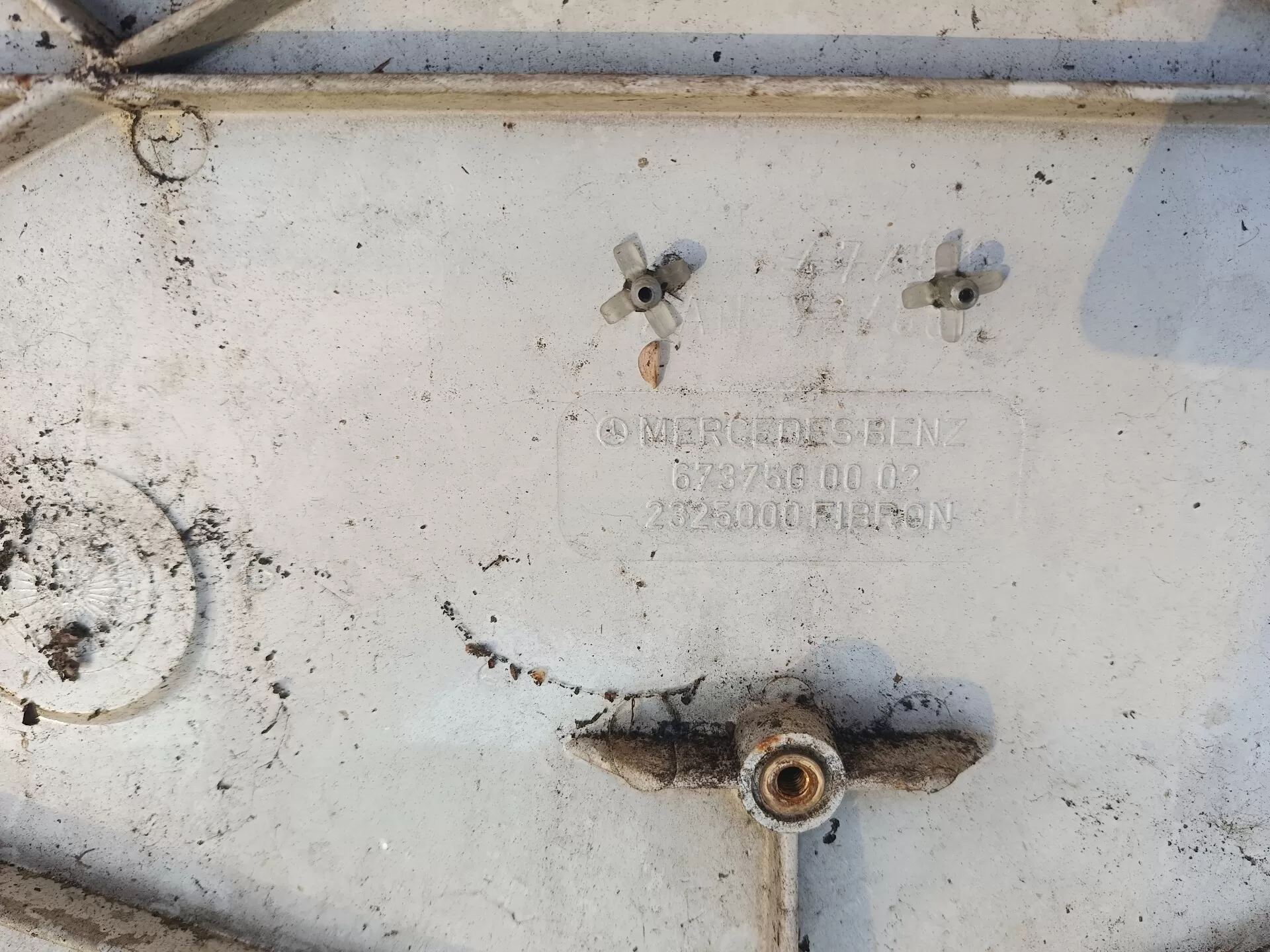 6737500002 капот передний Мермедес-Бенц-814