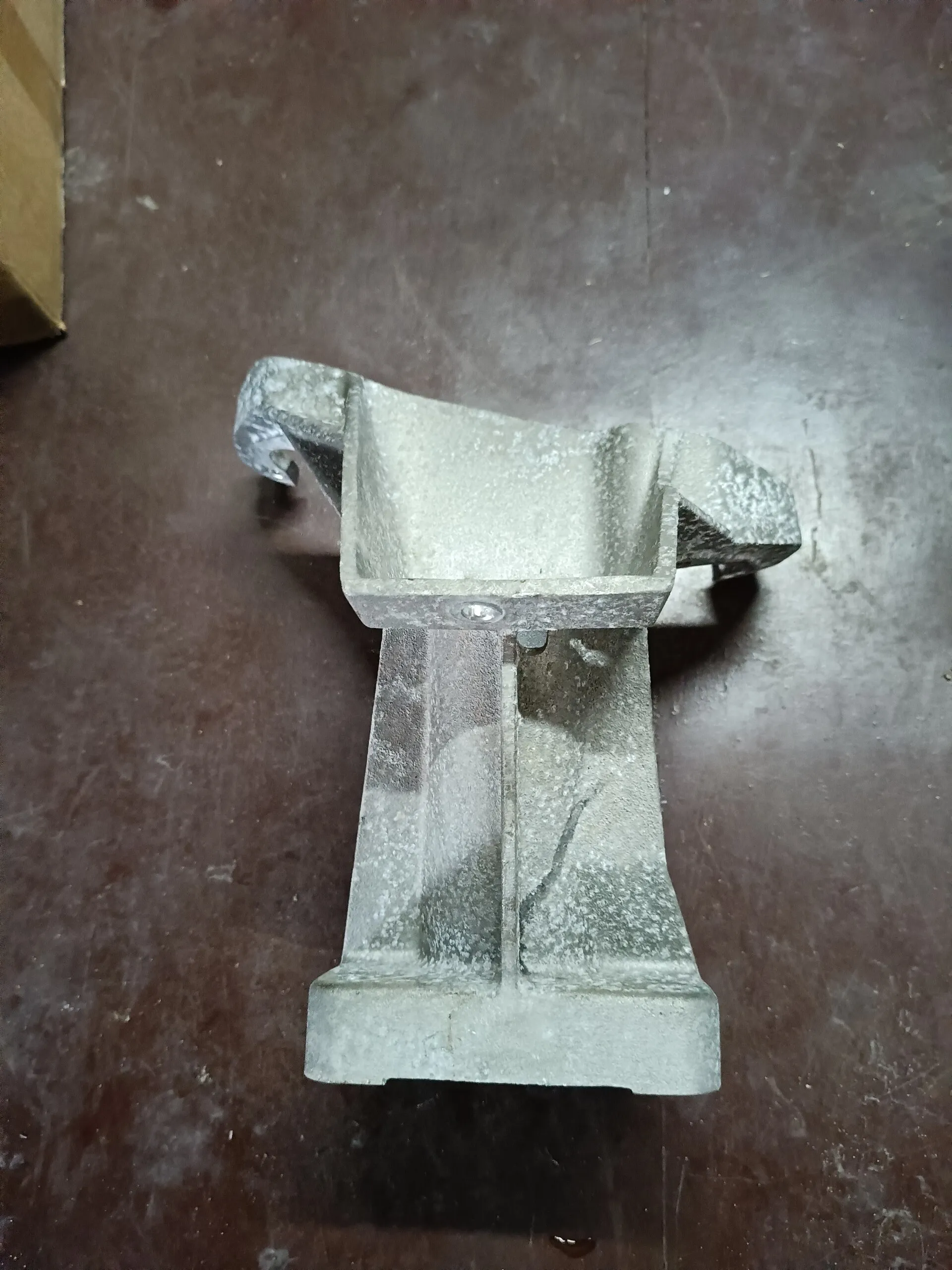 6684311340 держатель тормозного цилиндра