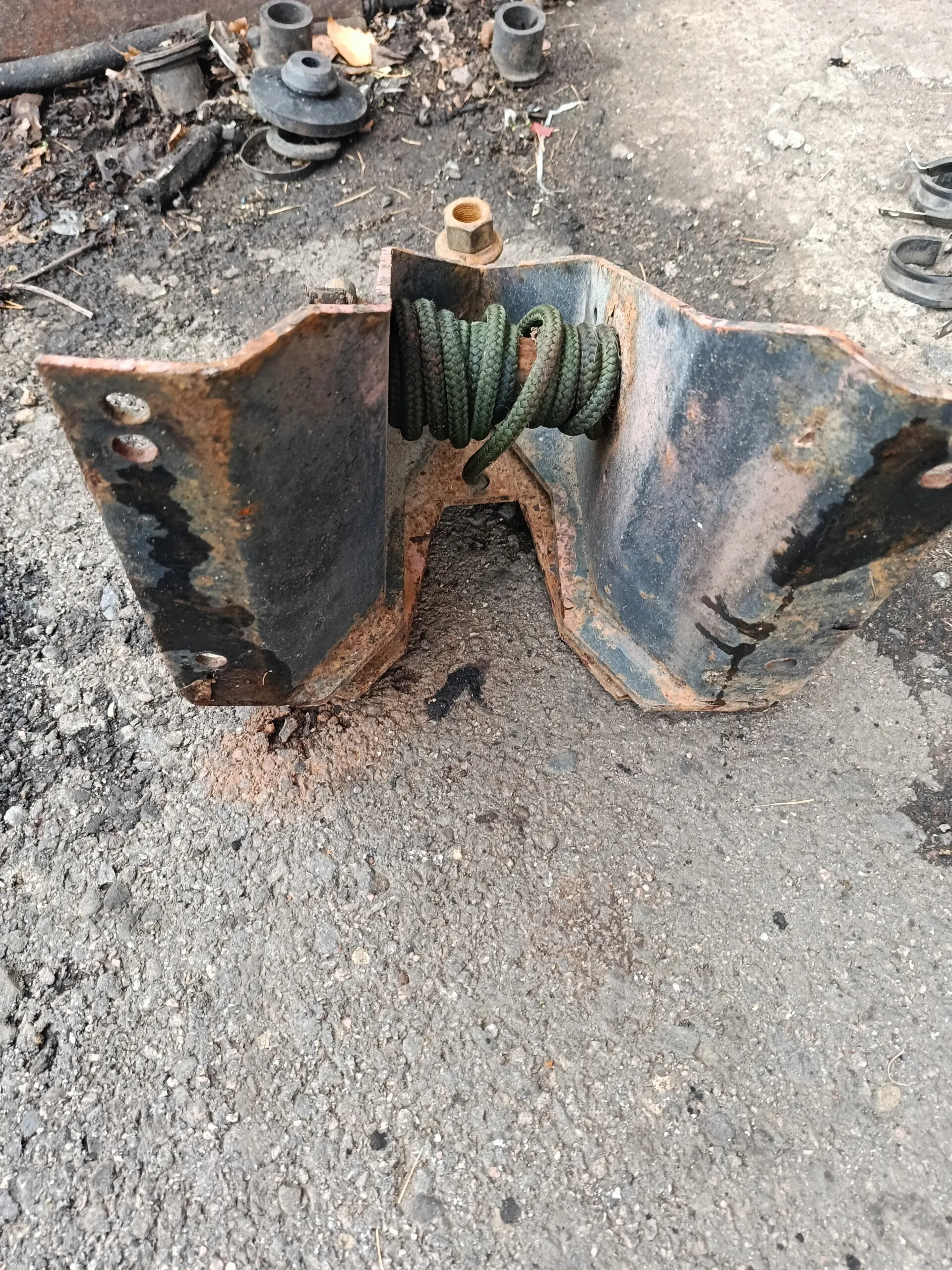 кронштейн запасного колеса Мерседес-Бенц Атего 19.5