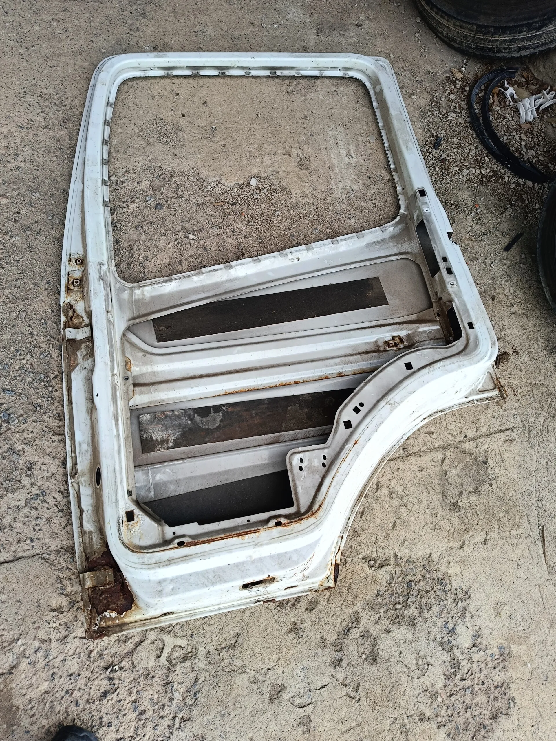 A9737201805 дверь правая Мерседес-Бенц Атего