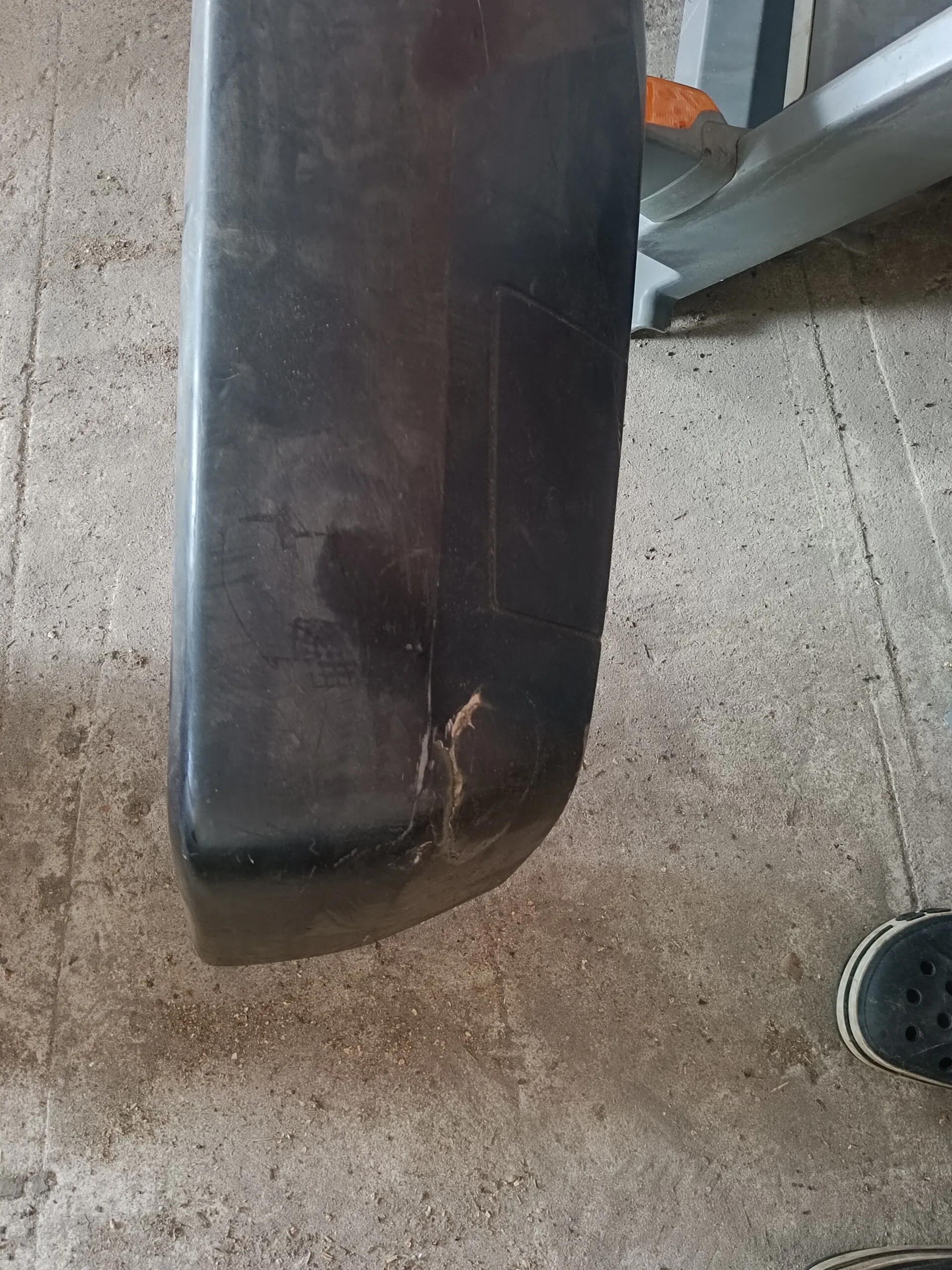 бампер передний б/у Мерседес-Бенц 814