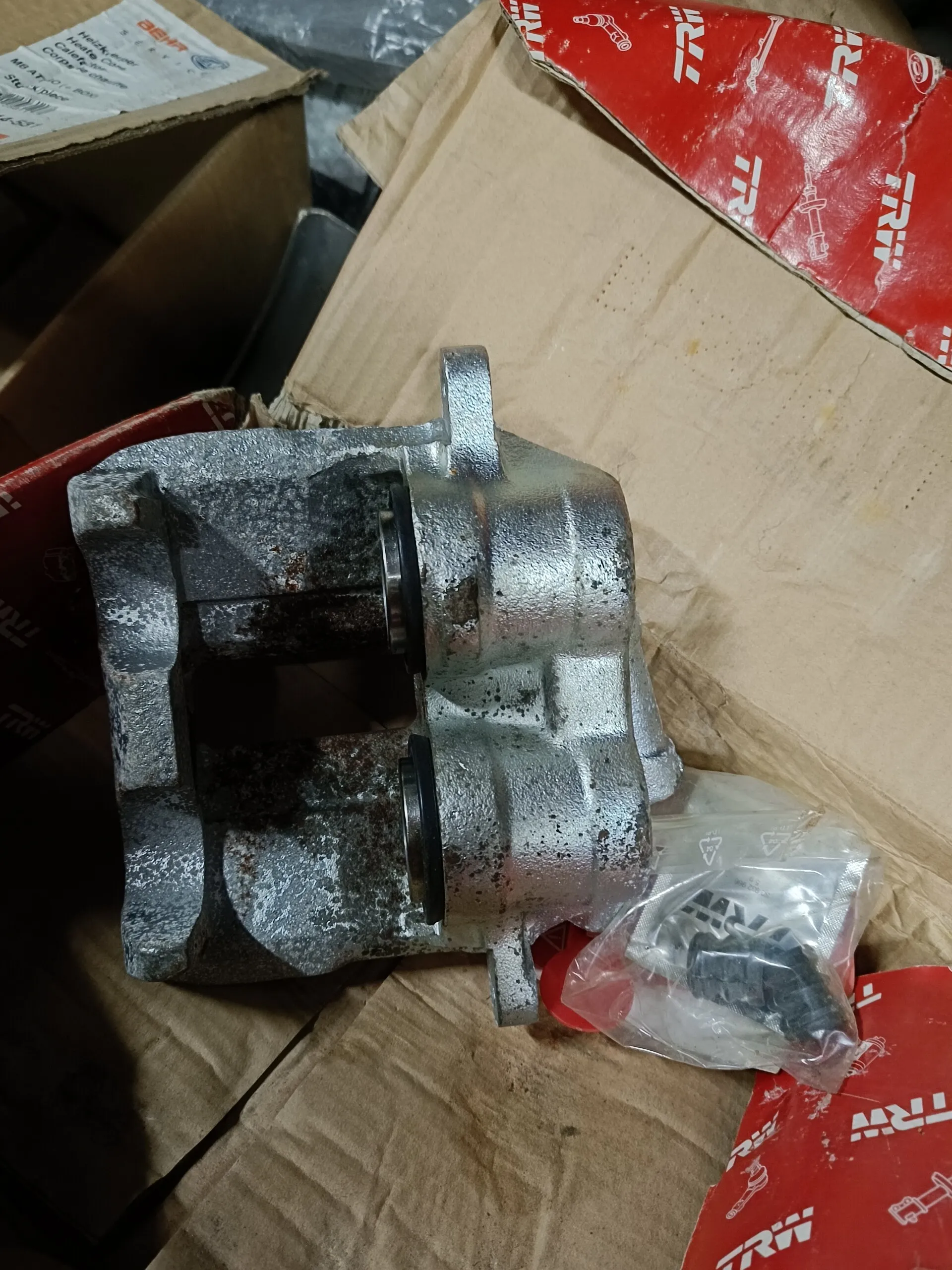 Суппорт задний тормозной Mercedes-Benz Sprinter