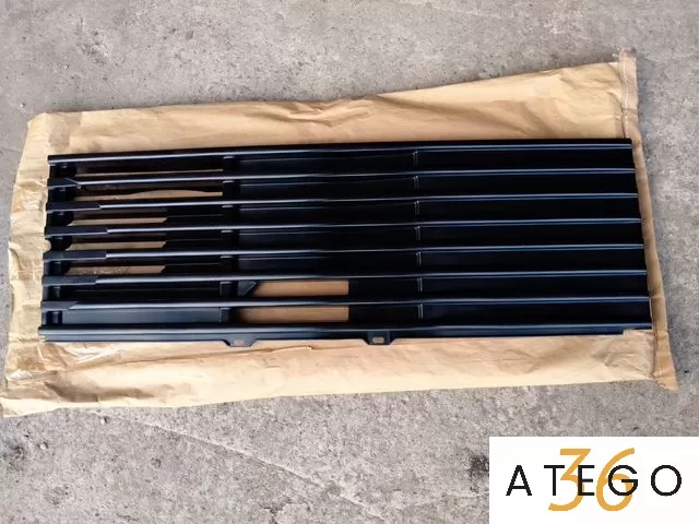 Решетка радиатора Mercedes — новая запчасть для кабины