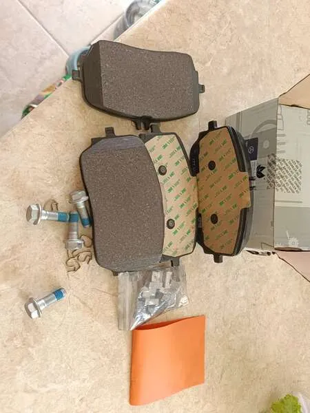 комплект передних тормозных колодок Мерседес-Бенц GLE